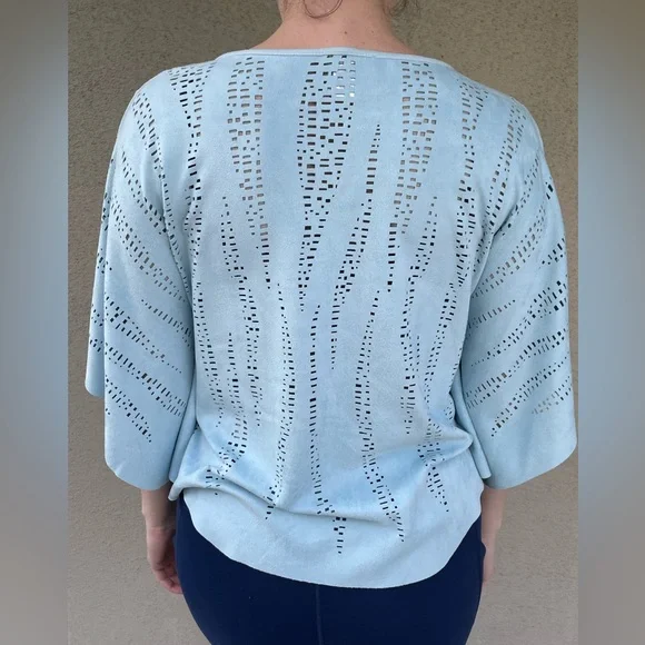 Light Blue Laser cut top - Picture 2 of 3